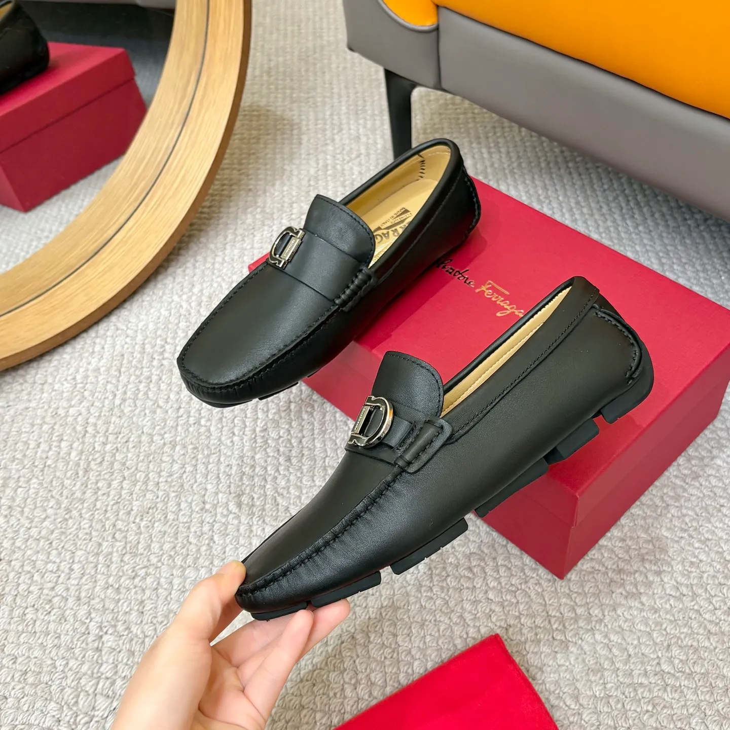 Men's men's shoes 💰420 (Yangli) Ferragamo 〰Ferragamo 2⃣️0⃣️2⃣️5️⃣ New series 👊🏻 Upper 🇮🇹 Italian imported calfskin, original outsole molding. Water-dyed sheepskin lining. The identity of every successful man is set off, and the upper and lower shoes are elegant and stable🚶🏻🚶🏻The high-end custom counter original replica is an eternal classic🔍️Number of codes: 38-46 with counter packaging